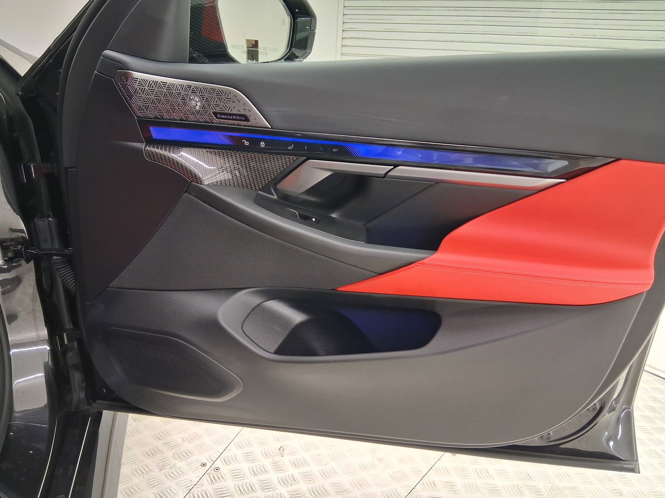 Used 2025 BMW M5 w/ Carbon Package image 34