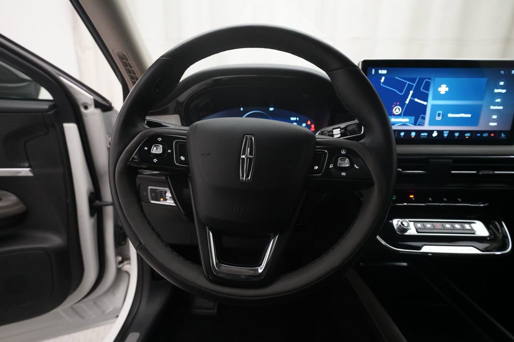 Used 2023 Lincoln Corsair AWD w/ Equipment Group 101A image 4