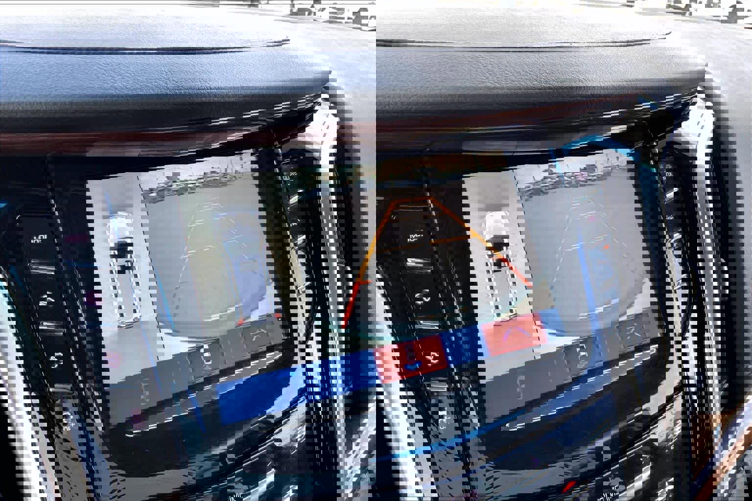 Used 2019 Cadillac Escalade ESV Premium Luxury image 25