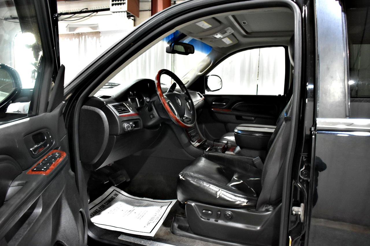 Used 2011 Cadillac Escalade ESV Luxury image 11