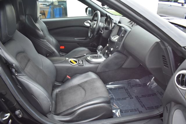 Used 2010 Nissan 370Z Touring w/ Sport Pkg RWD image 32