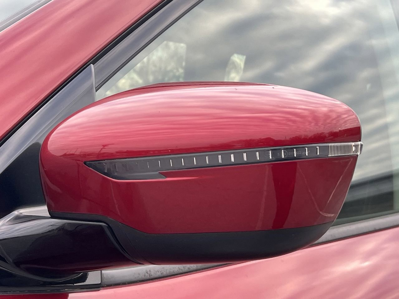 Used 2020 Nissan Pathfinder SV image 36