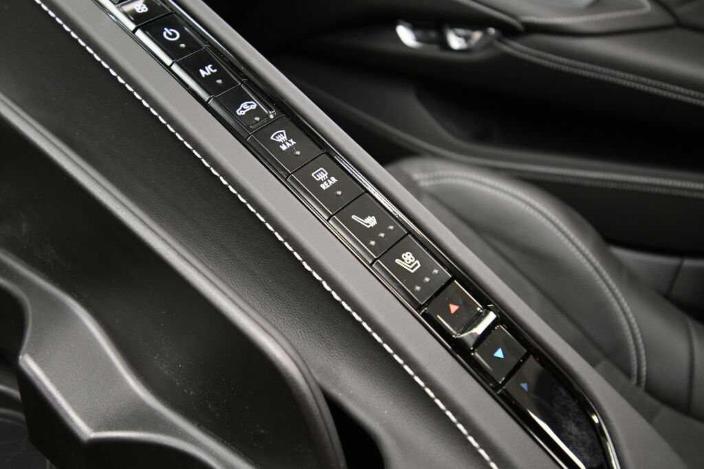 Used 2024 Chevrolet Corvette Z06 RWD image 30