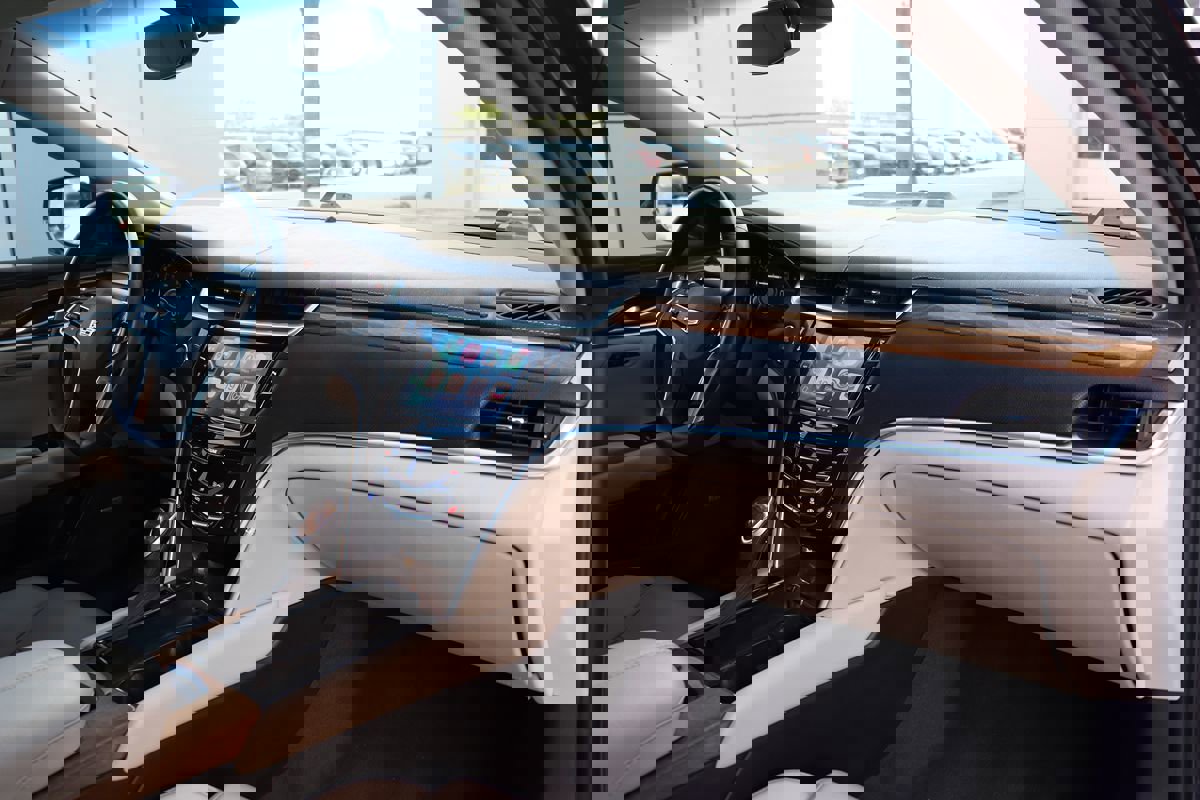 Used 2019 Cadillac XTS Luxury image 16