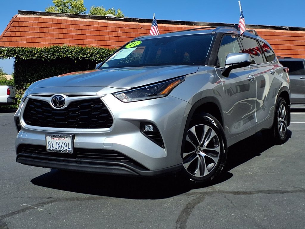 Used 2021 Toyota Highlander XLE FWD image 40