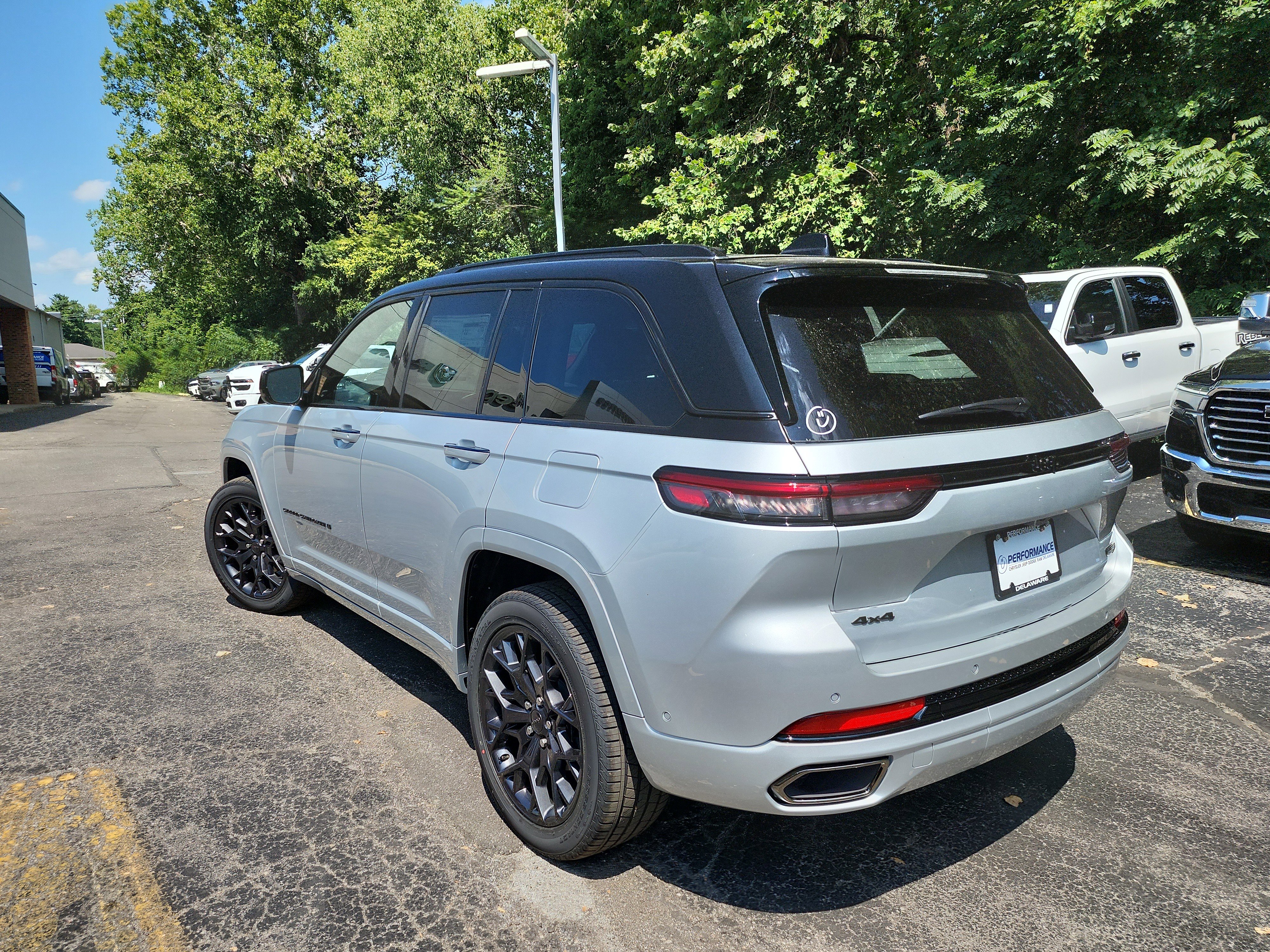 New 2025 Jeep Grand Cherokee Summit image 24