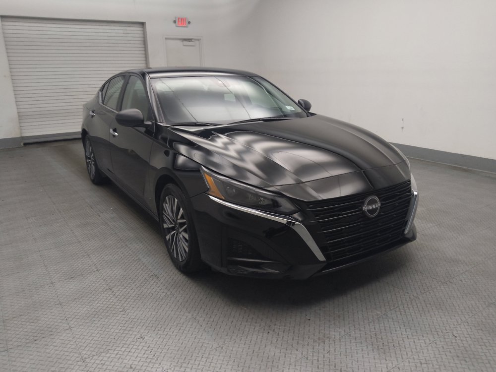 Used 2025 Nissan Altima 2.5 SV FWD image 13