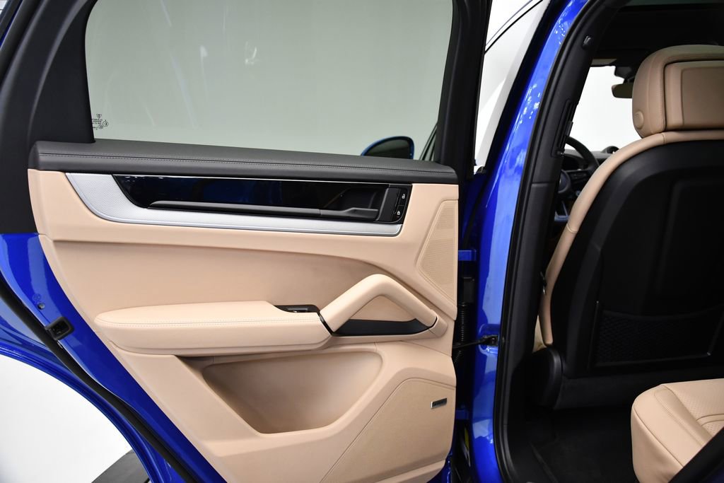 Used 2025 Porsche Cayenne S image 39