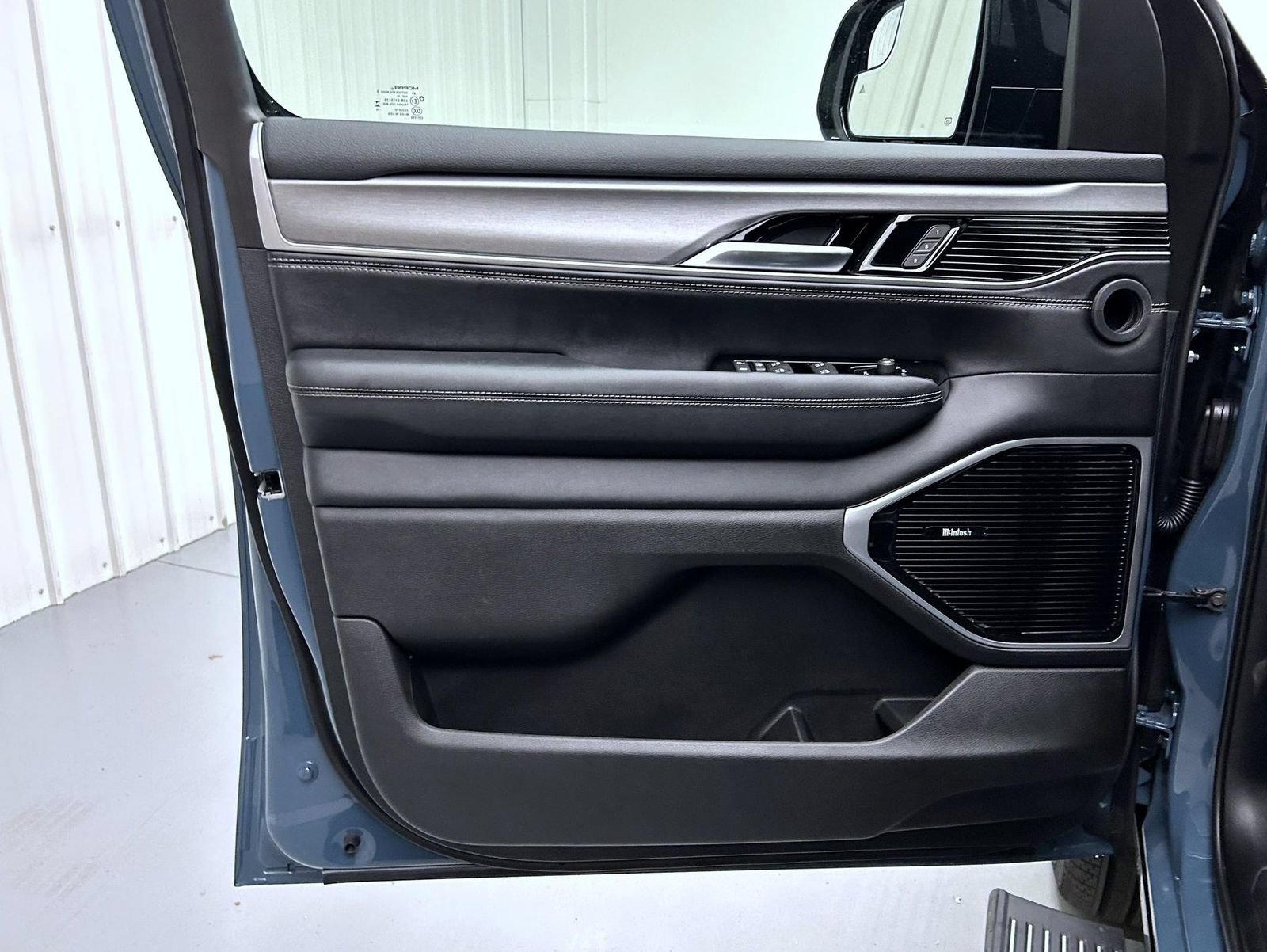 New 2026 Jeep Grand Wagoneer L Limited AWD/4WD image 9