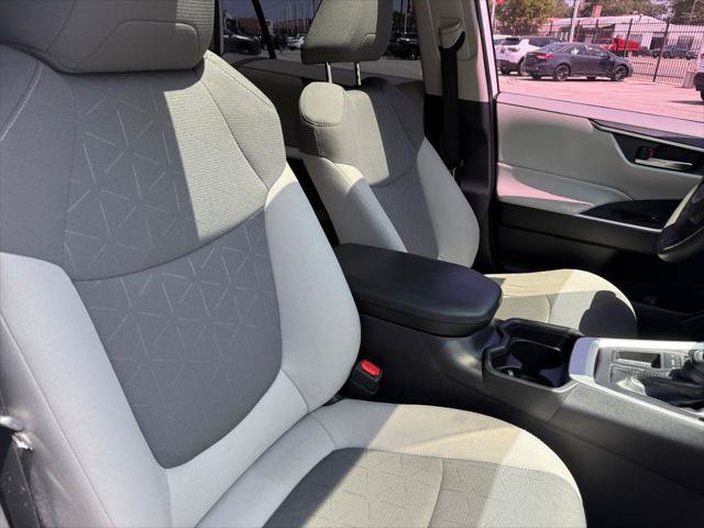 Used 2019 Toyota RAV4 XLE FWD image 18