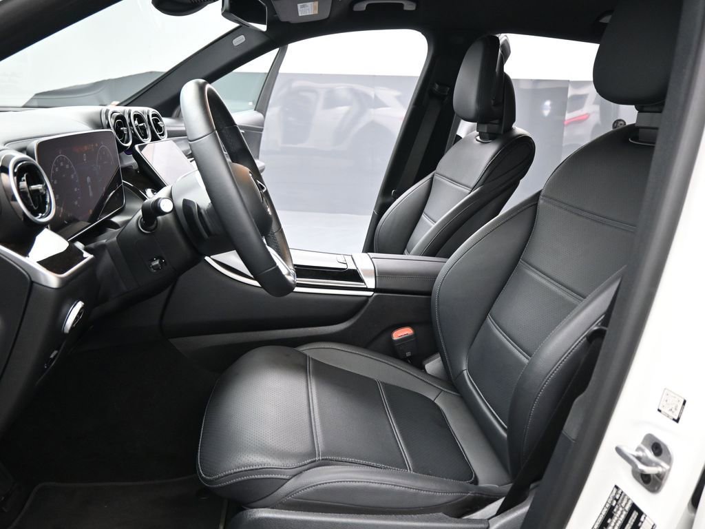 Used 2024 Mercedes-Benz GLC 300 image 9