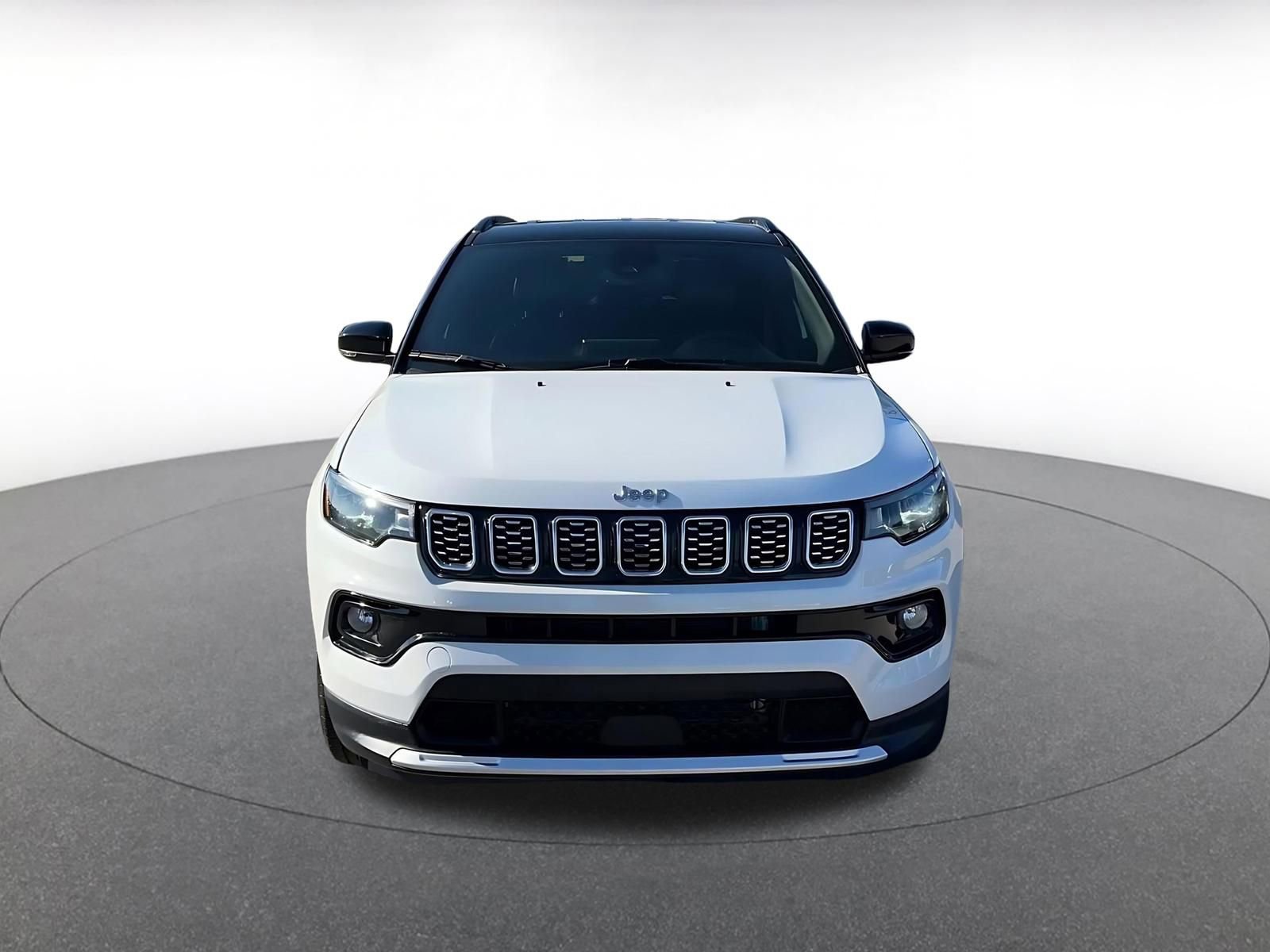 Used 2025 Jeep Compass Limited AWD/4WD image 4