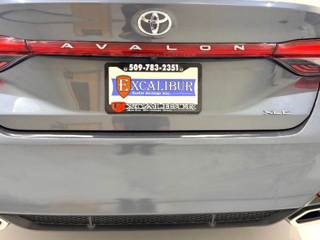 Used 2022 Toyota Avalon XLE w/ Moonroof Package image 15