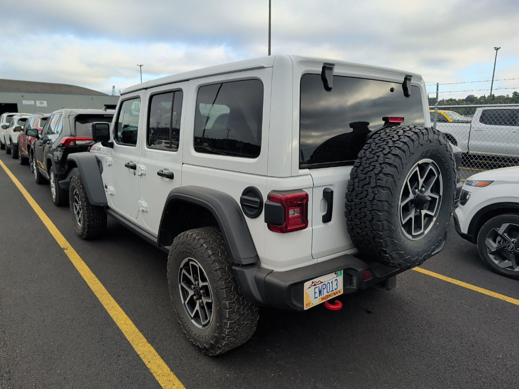 Used 2025 Jeep Wrangler Unlimited Rubicon AWD/4WD image 3