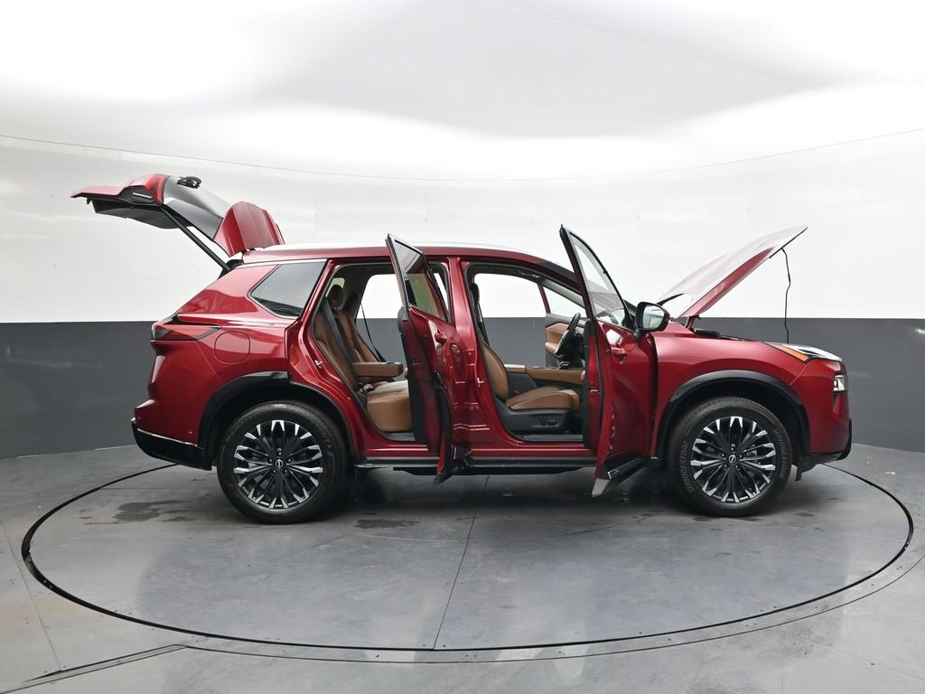 Used 2025 Nissan Rogue Platinum w/ Platinum Premium Package image 47