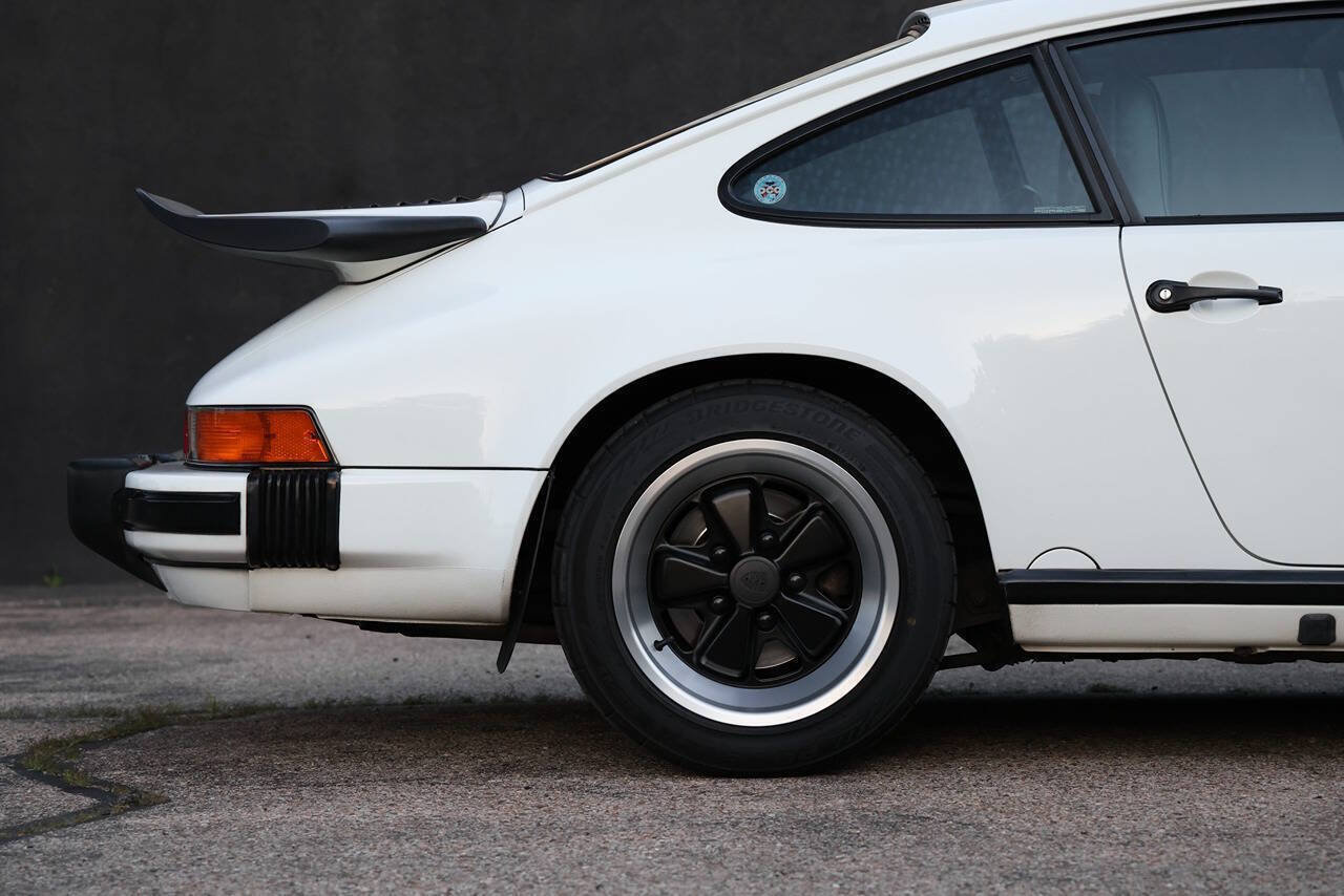 Used 1989 Porsche 911 Carrera RWD image 9