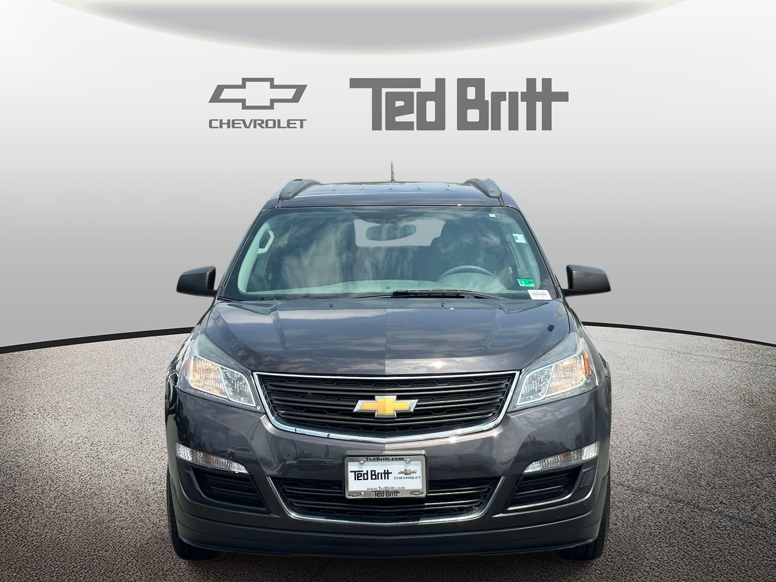 Used 2017 Chevrolet Traverse LS FWD image 2