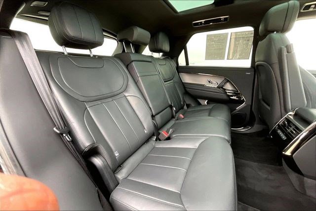 Used 2025 Land Rover Range Rover Sport SE image 32