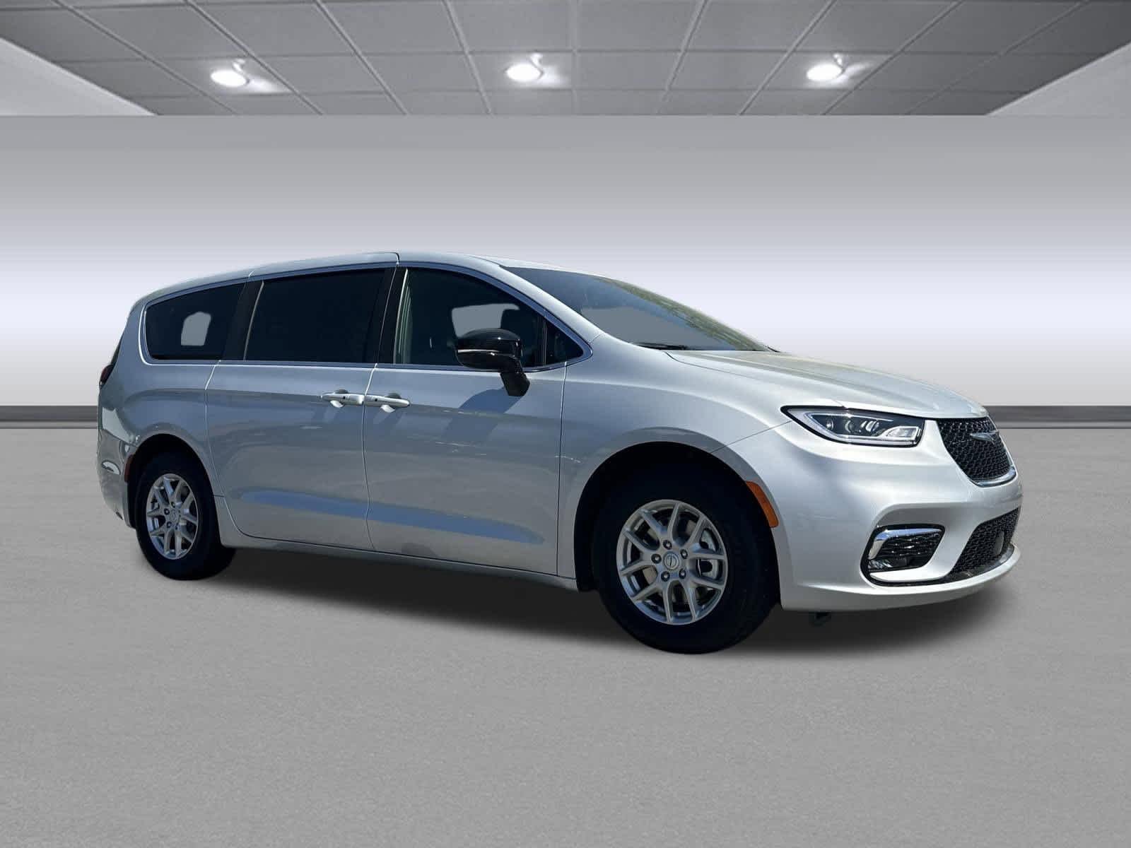 New 2026 Chrysler Pacifica Select FWD image 7
