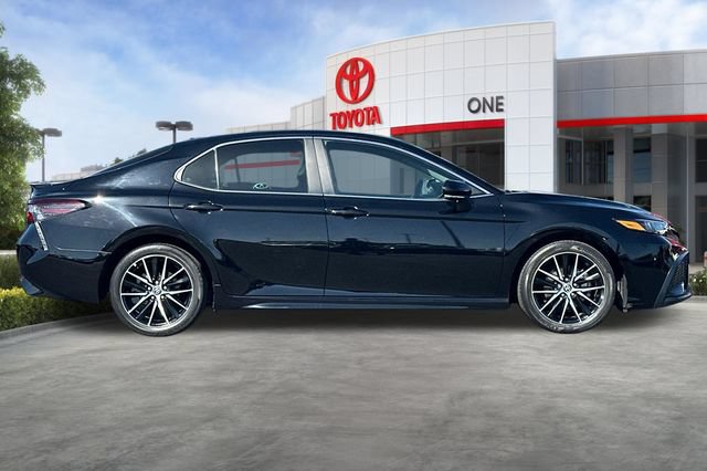 Certified 2023 Toyota Camry SE FWD image 3