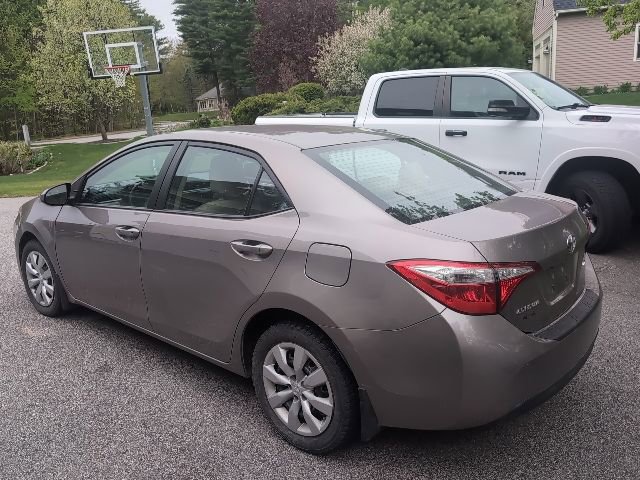 Used 2015 Toyota Corolla LE FWD image 2