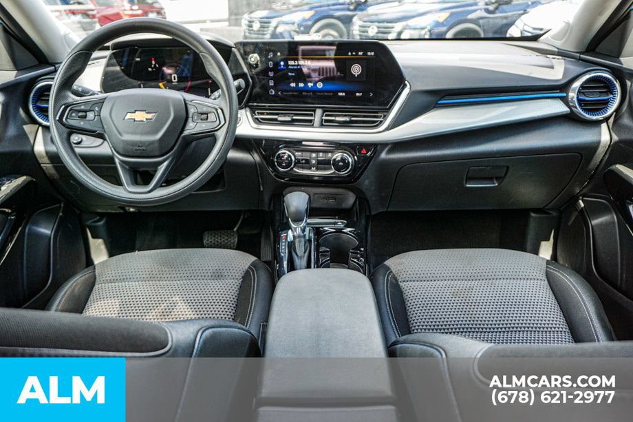 Used 2025 Chevrolet Trax LT FWD image 24