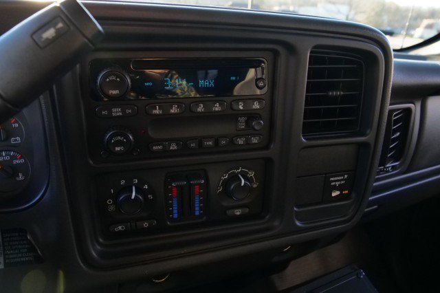 Used 2006 GMC Sierra 3500 SLE w/ Heavy-Duty Power Package image 16