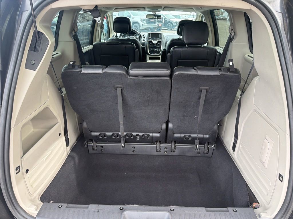 Used 2014 Chrysler Town & Country Touring image 24