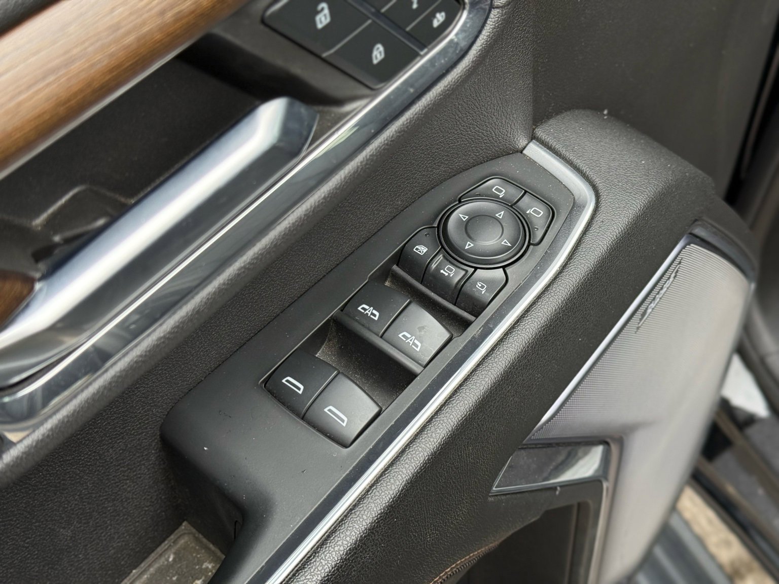 Used 2024 Chevrolet Silverado 2500 High Country w/ Midnight Edition image 18