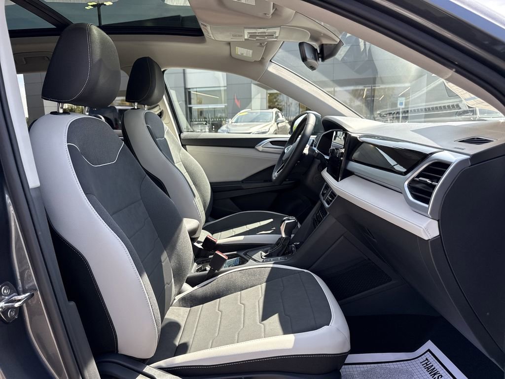 New 2025 Volkswagen Taos SE image 19