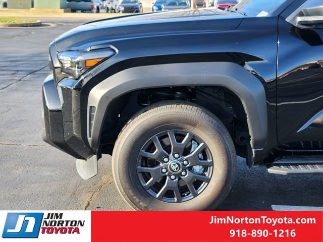 Used 2025 Toyota 4Runner SR5 AWD/4WD image 9