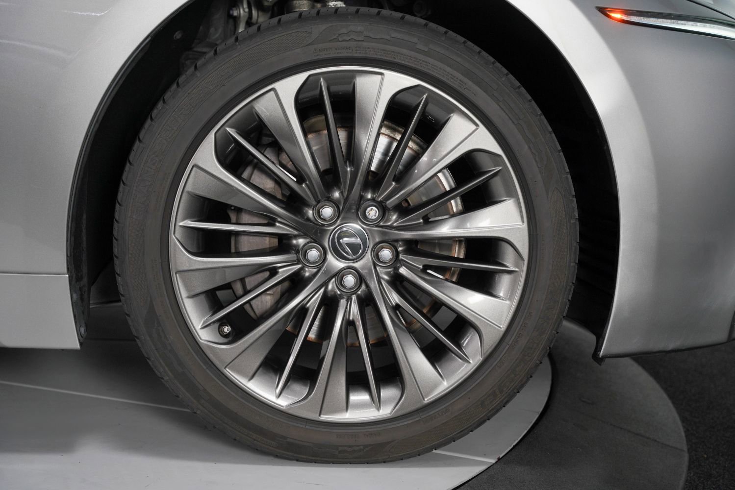 Used 2018 Lexus LS 500 w/ Luxury Package image 24