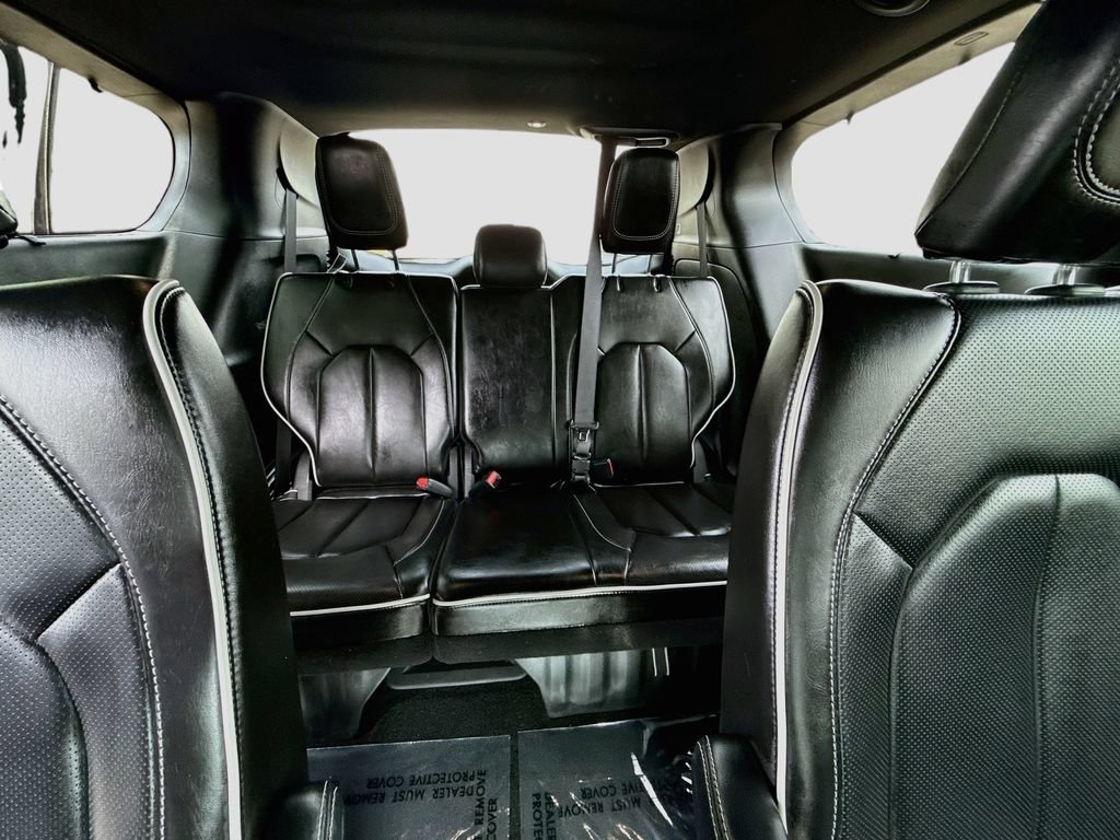 Used 2025 Chrysler Pacifica Limited FWD image 28