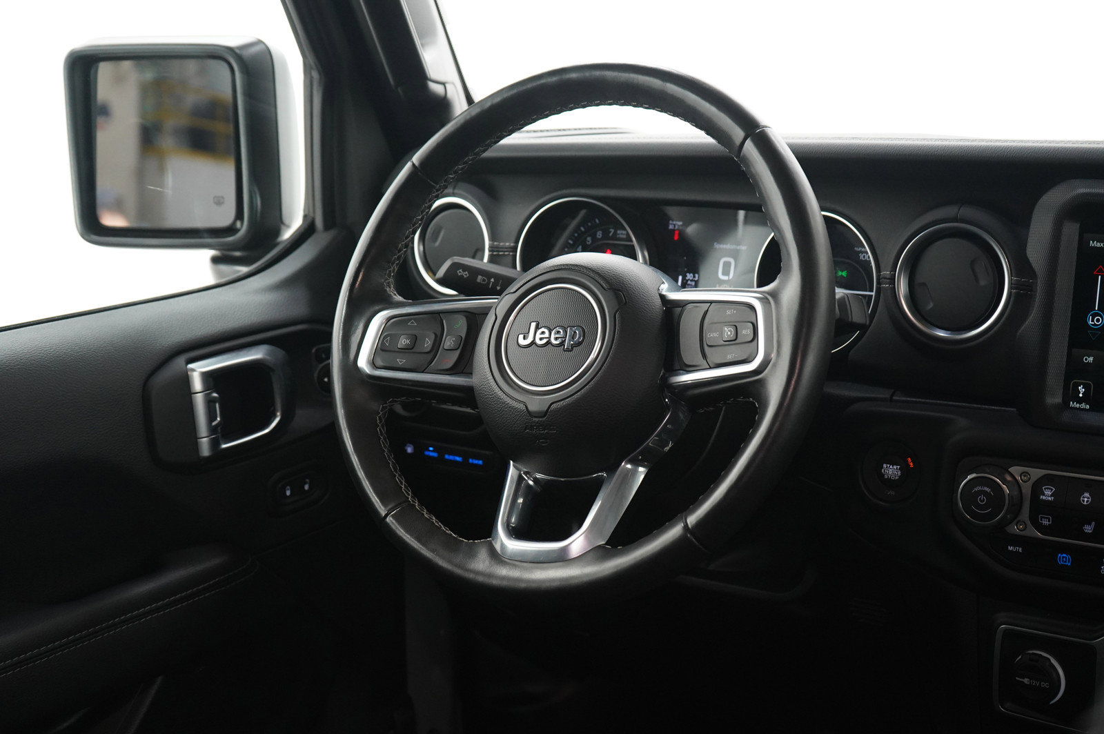 Used 2023 Jeep Wrangler Unlimited Sahara w/ Cold Weather Group image 13