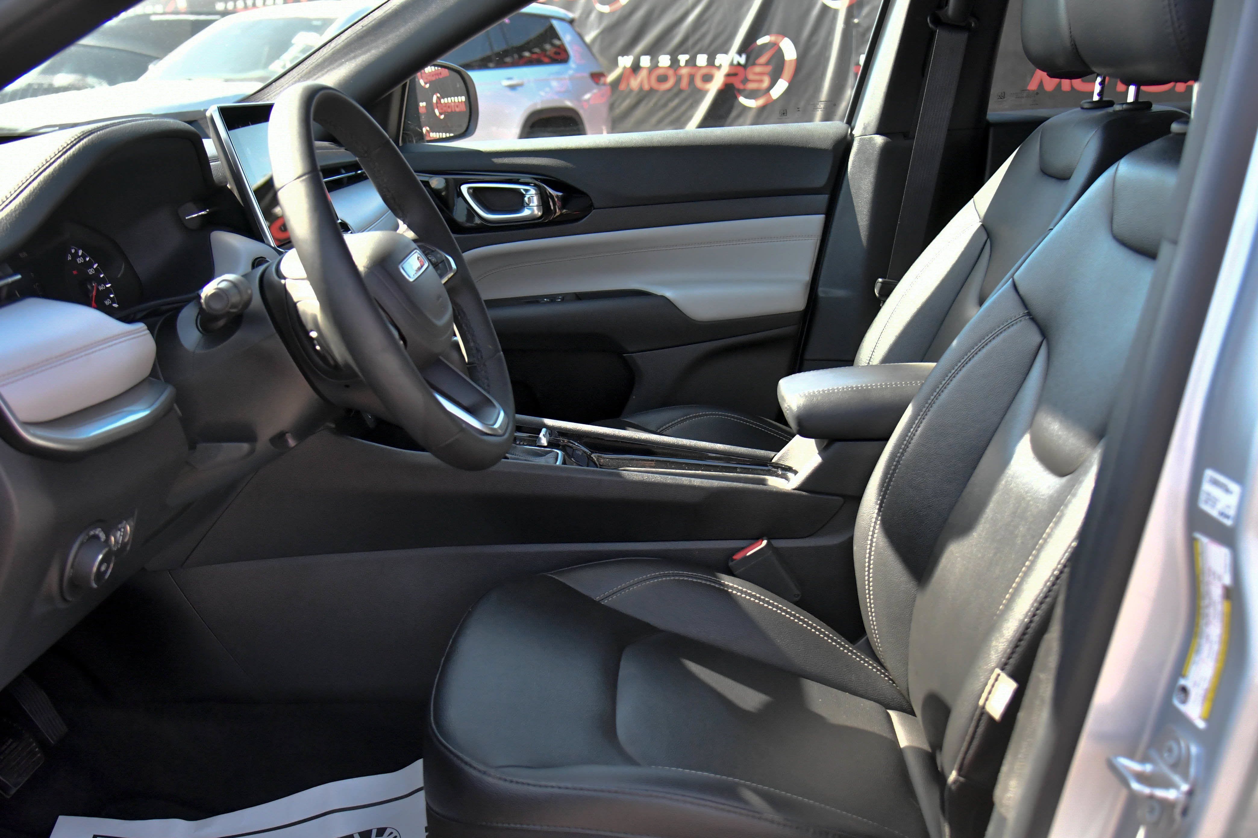 Used 2025 Jeep Compass Limited AWD/4WD image 18
