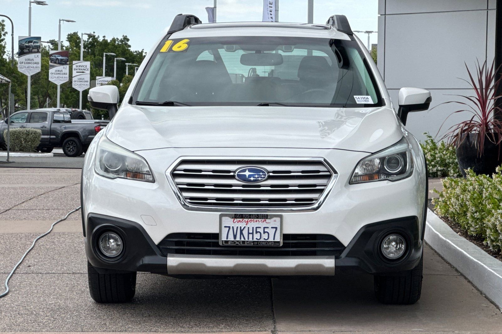 Used 2016 Subaru Outback 2.5i Limited AWD/4WD image 6