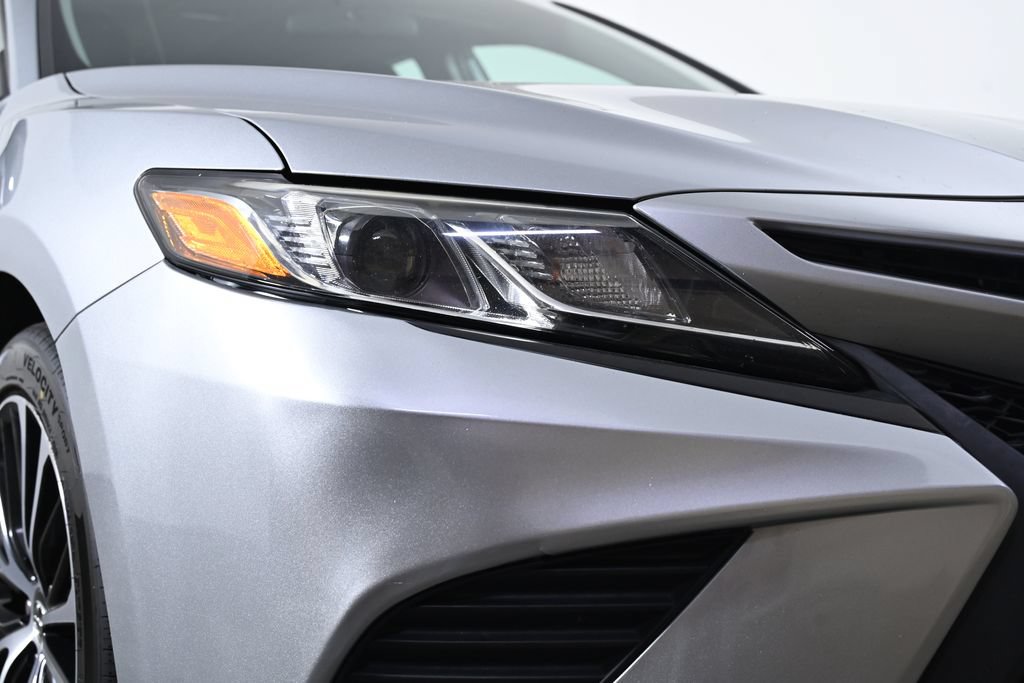 Used 2019 Toyota Camry SE FWD image 4