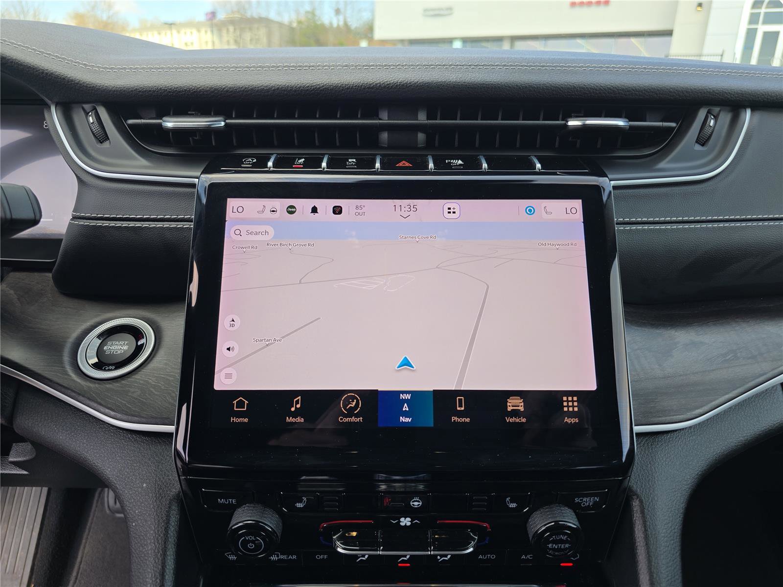 Used 2024 Jeep Grand Cherokee Limited w/ Black Appearance Package image 27