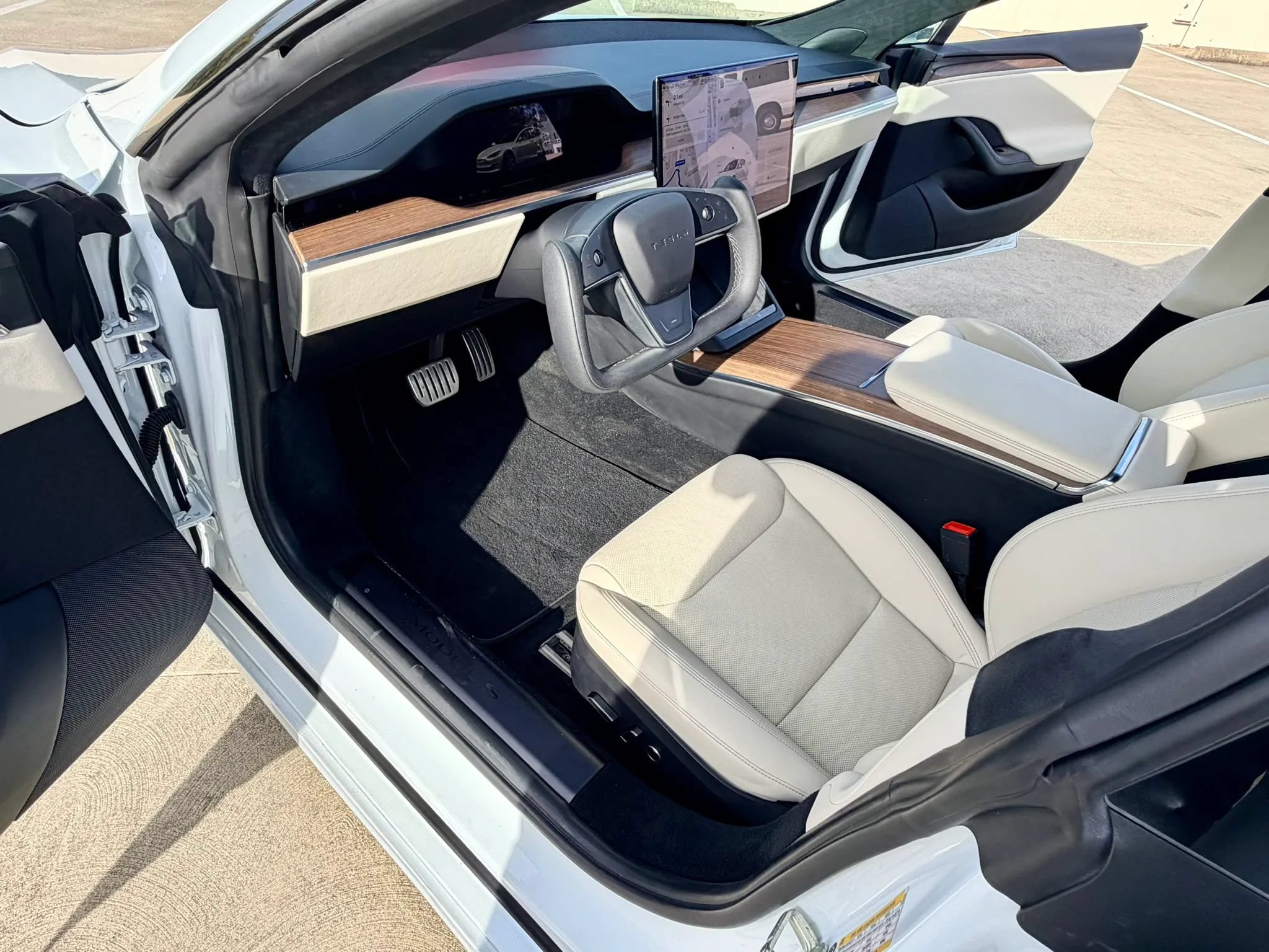 Used 2022 Tesla Model S Standard Range AWD/4WD image 38