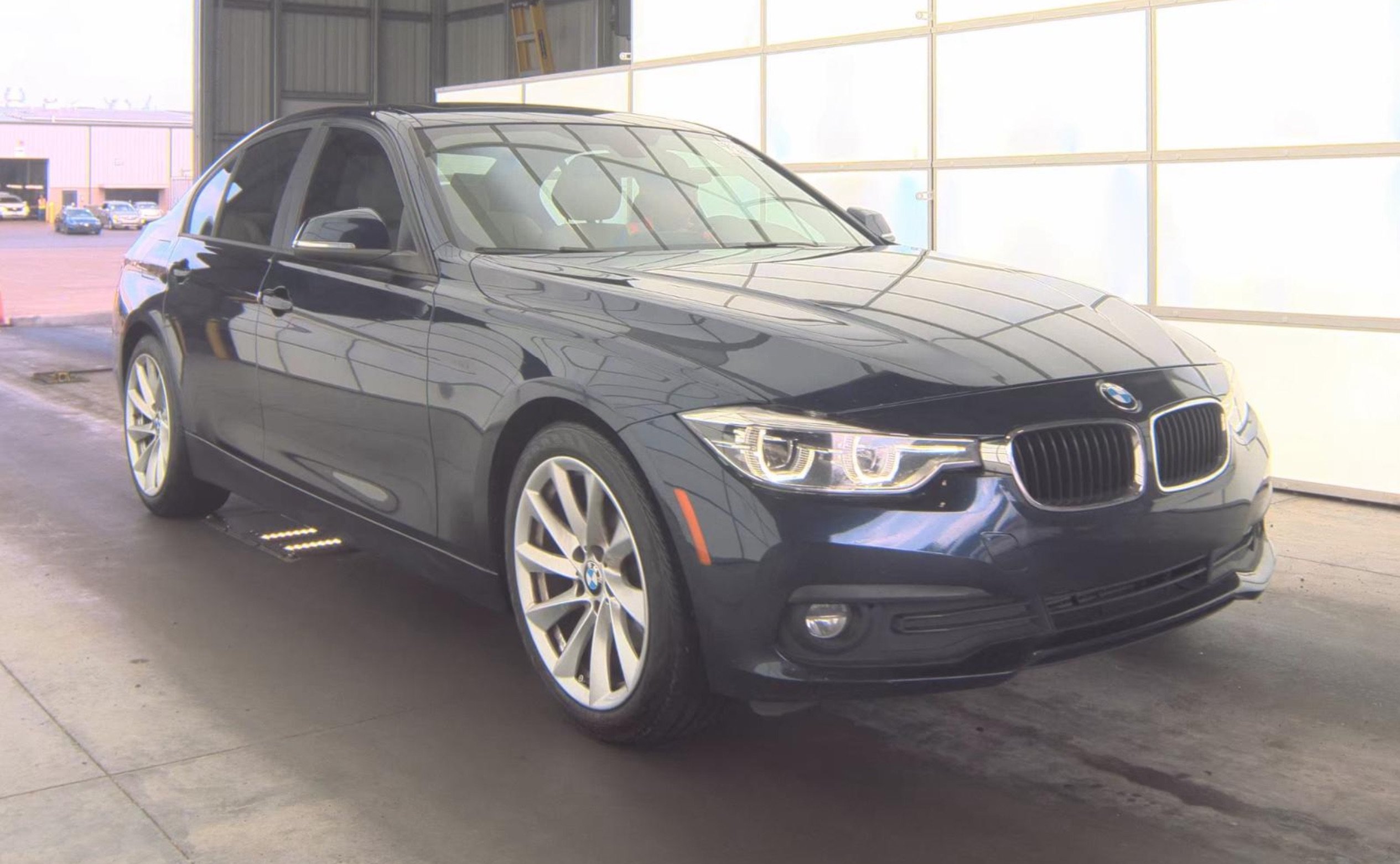 Used 2017 BMW 320i Sedan RWD image 3