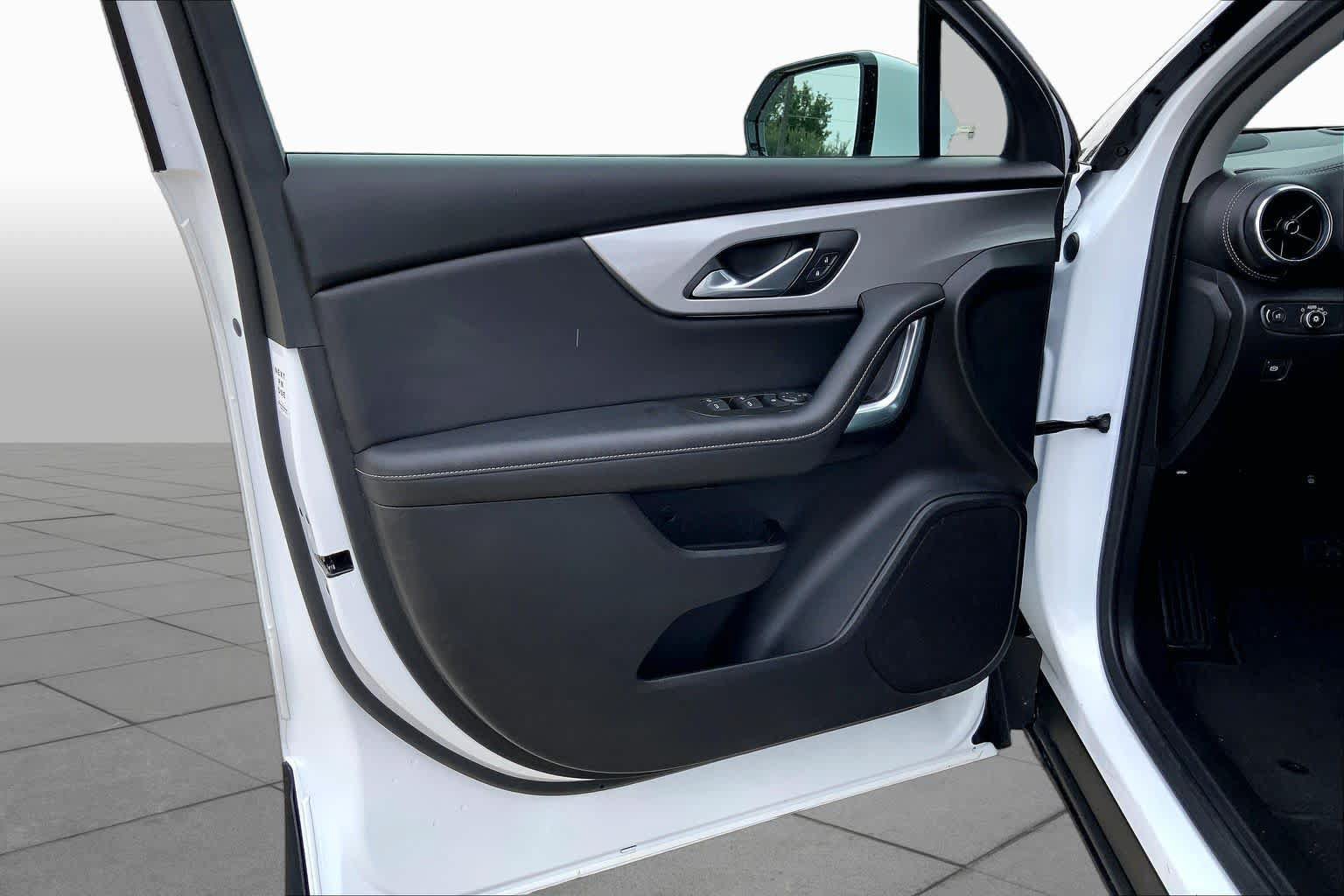 Certified 2025 Chevrolet Blazer LT FWD image 21
