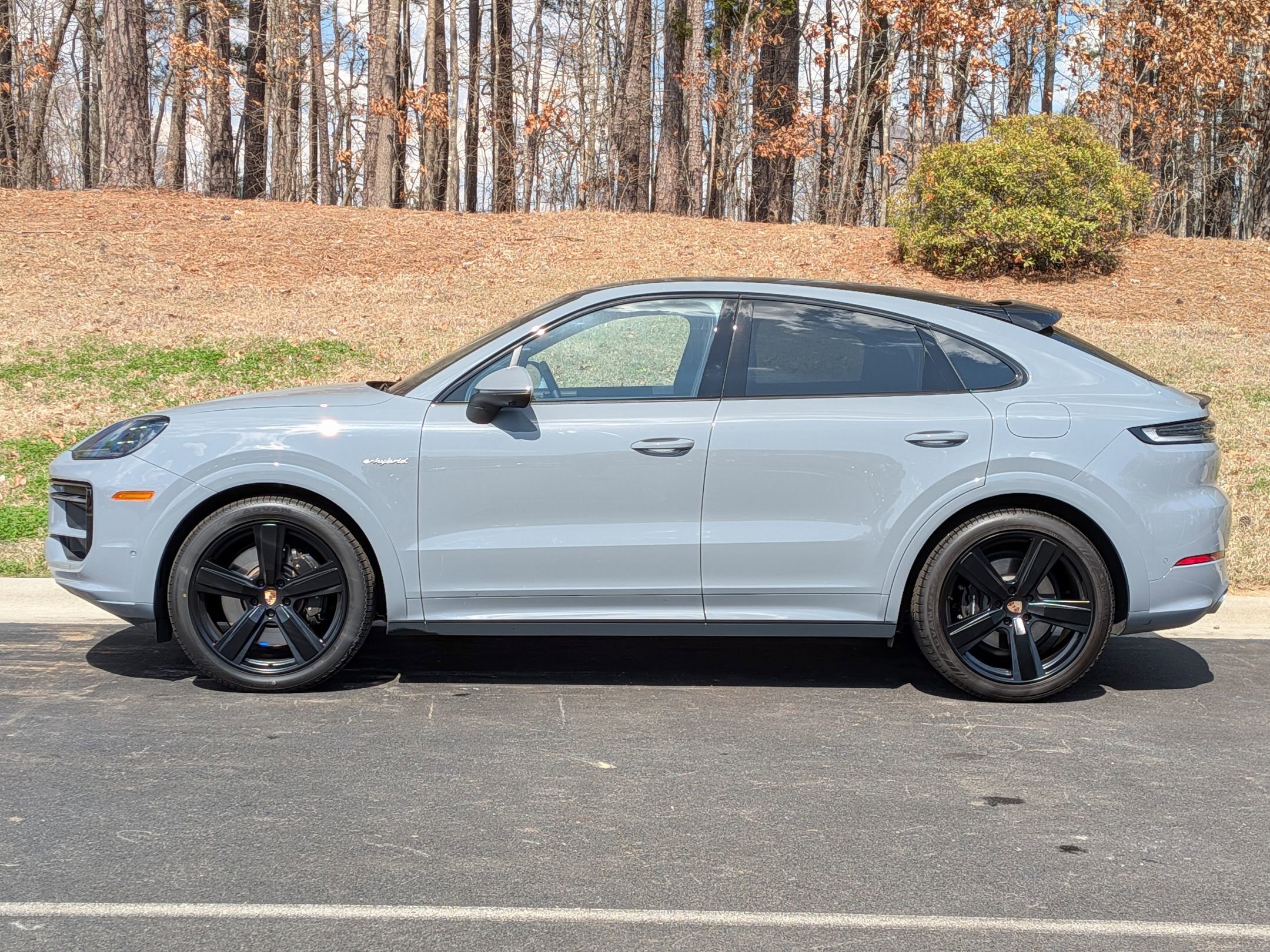 Used 2025 Porsche Cayenne S AWD/4WD image 2