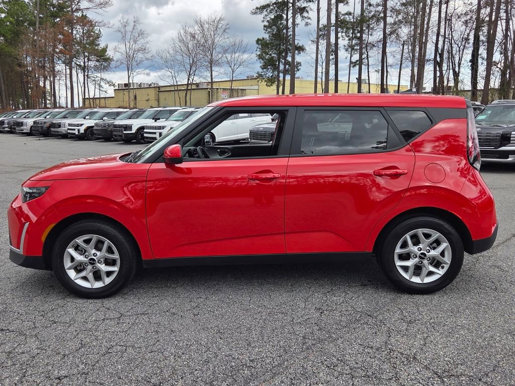 Used 2025 Kia Soul LX w/ LX Technology Package image 4
