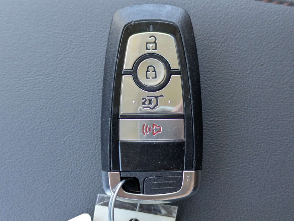 Used 2025 Ford Explorer Active AWD/4WD image 31