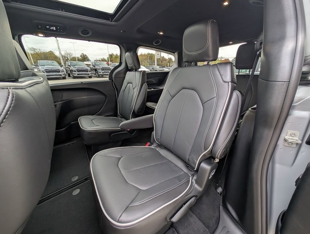 New 2026 Chrysler Pacifica Limited w/ S Appearance Package image 14