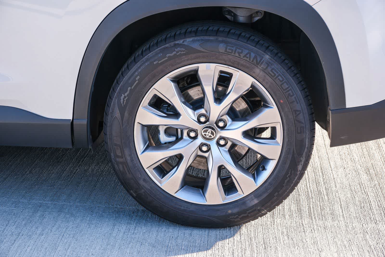 Certified 2024 Toyota Grand Highlander FWD image 9