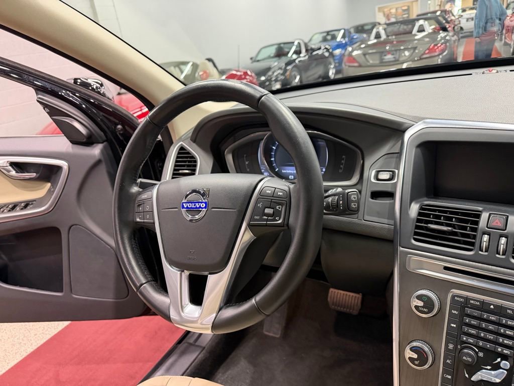 Used 2016 Volvo XC60 T6 w/ Proximity Package AWD/4WD image 35