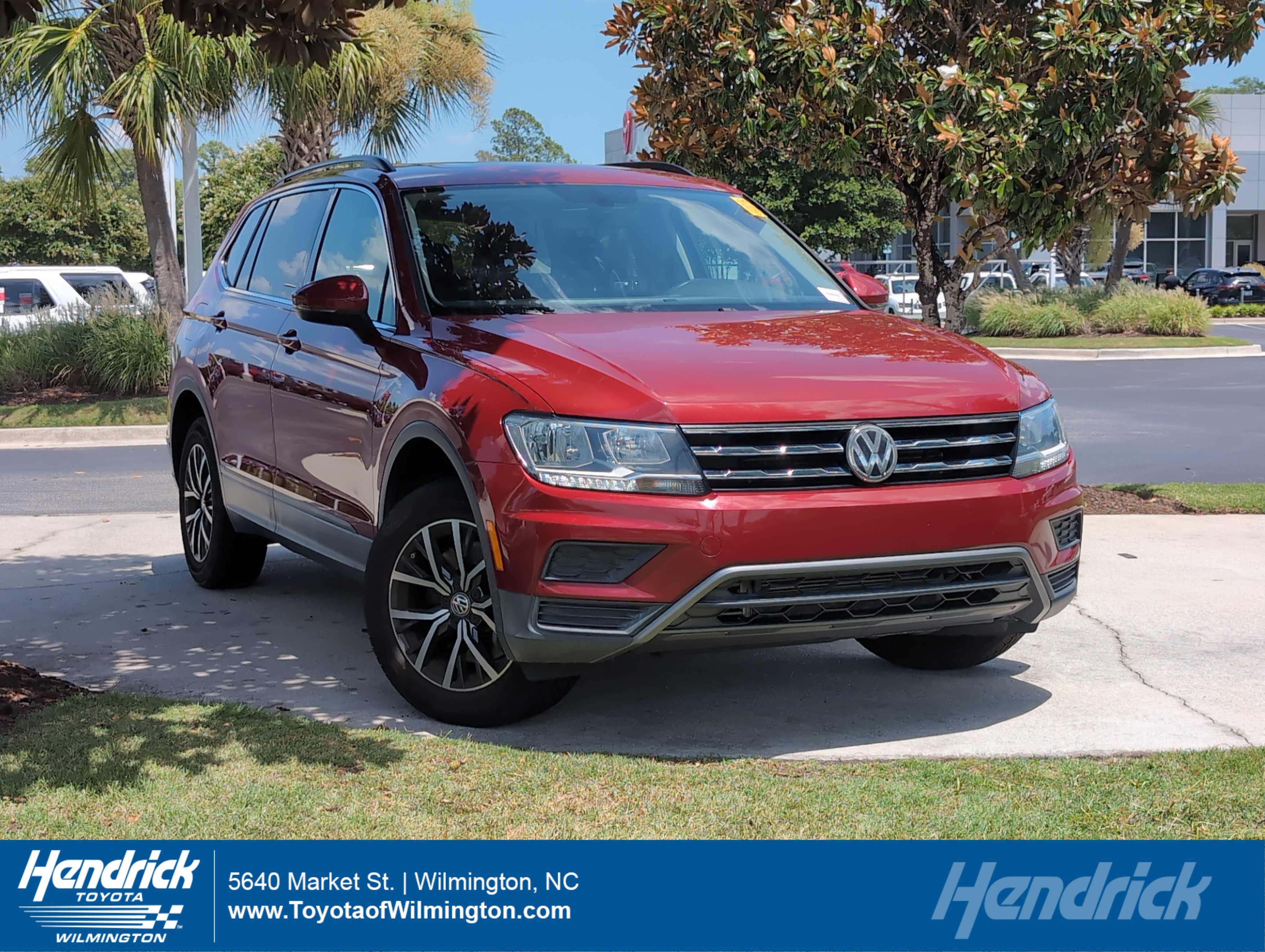 Used 2019 Volkswagen Tiguan SE w/ Panoramic Sunroof Package FWD image 1