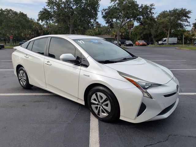 Used 2017 Toyota Prius Three FWD image 2