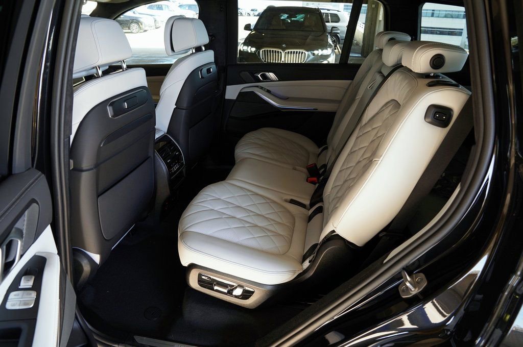 Used 2026 BMW X7 xDrive40i w/ Premium Package AWD/4WD image 29